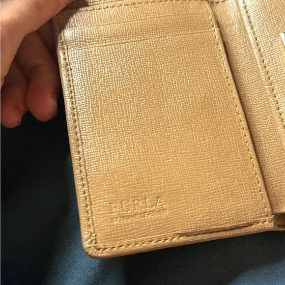 Furla AUTHENTIC Compact Trifold Wallet. Gorgeous and clean. - Picture 8 of 9
